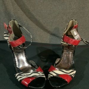Red/black/zebra pumps